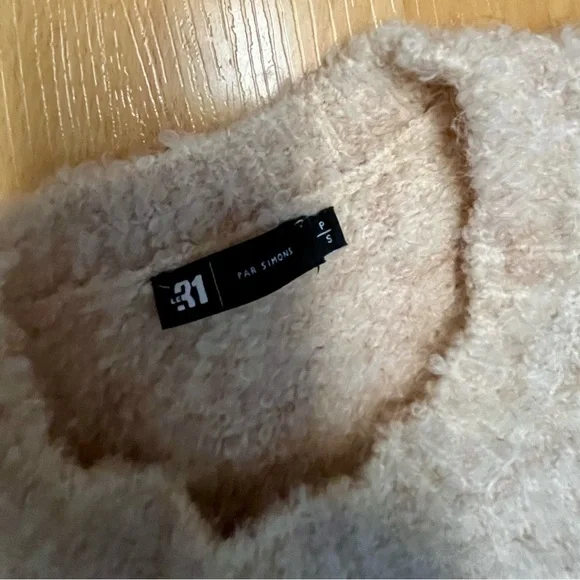 Beautiful Simons sweater - Picture 2 of 2